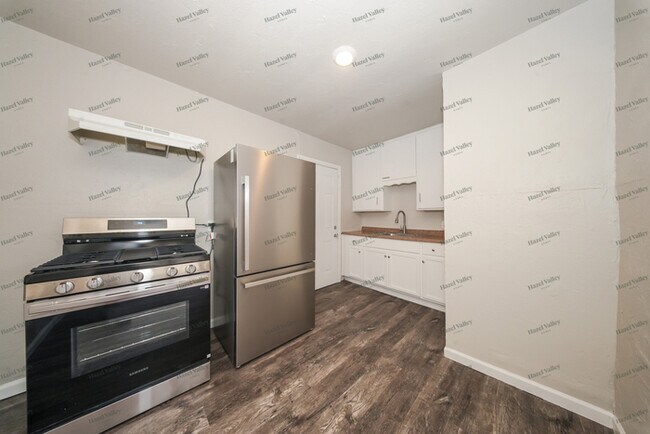 Building Photo - 4033 SW 26th St