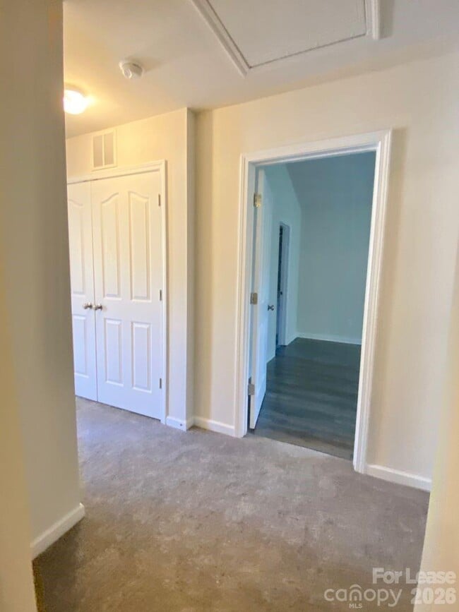 Building Photo - 320 Peachtree Rd