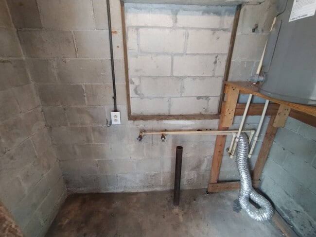 Building Photo - 3036 Saturn Ave