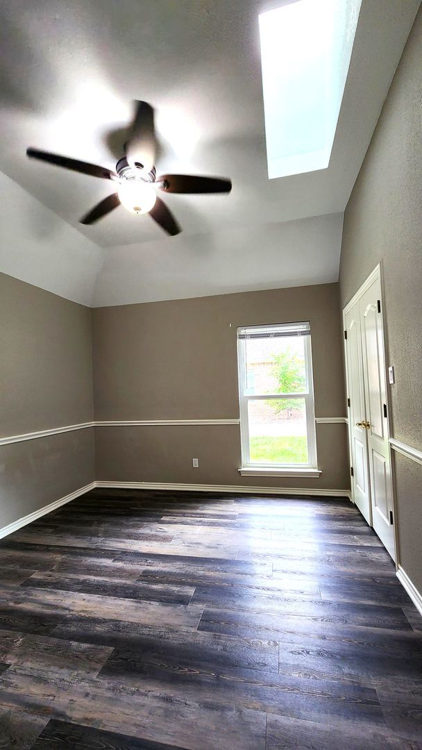 Building Photo - Remodeled with Luxurious Finishes!