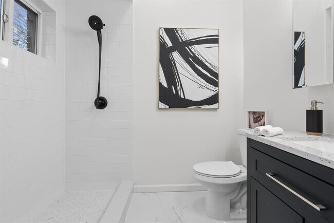 Building Photo - 407 Park Ave