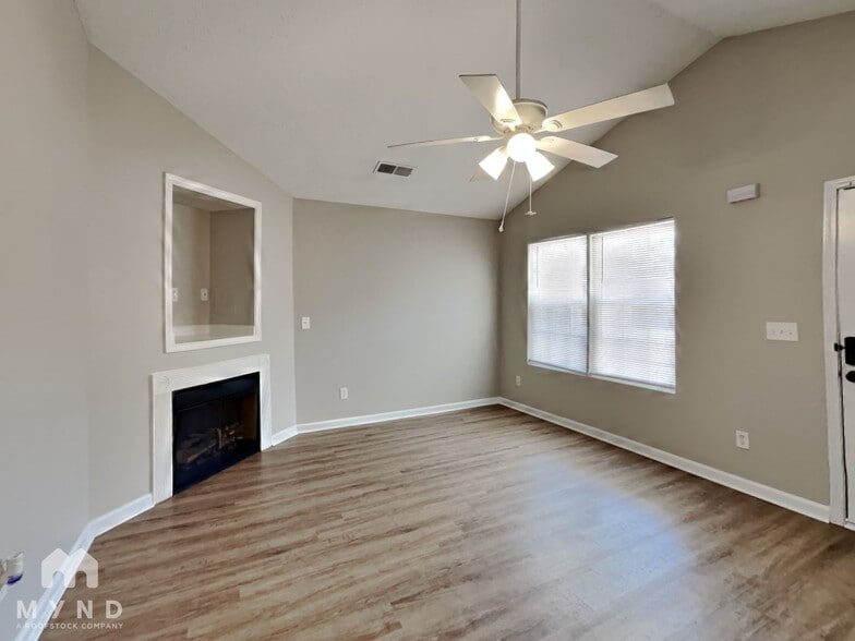 Building Photo - 305 Carter Ave