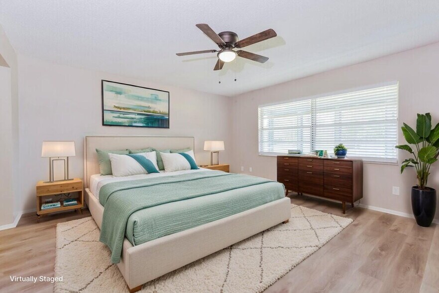 Building Photo - 10423 Cedarhurst Ave