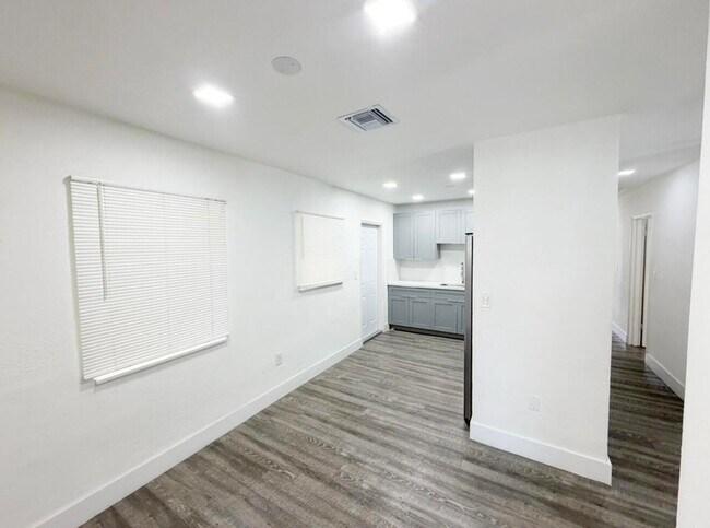 Building Photo - 1135 NW 127th St