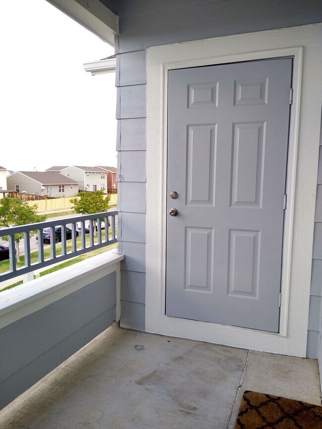 Building Photo - Super Fly 1 Bedroom with Large Study, 1 1/...