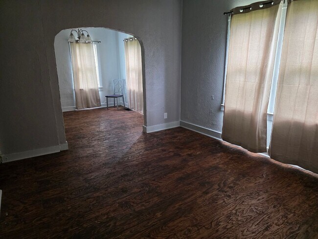 Building Photo - 3-Bedroom, 1-Bathroom Home with Basement – $1,250/Month - Accepting Section 8