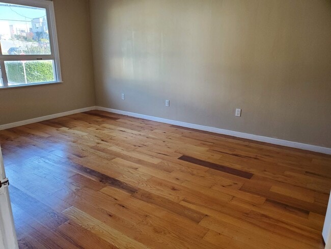 Upstairs Bedroom with walk-in closet - 163 Melrose Ave