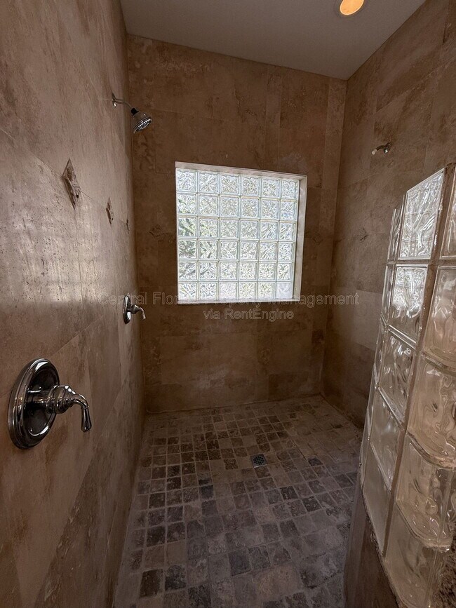 Building Photo - 708 Palenci Ct