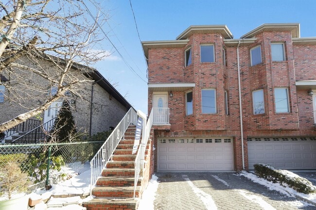 Primary Photo - 530A 1st St