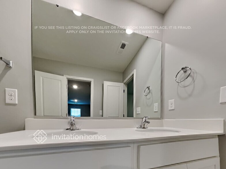 Building Photo - 129 Gray Willow St