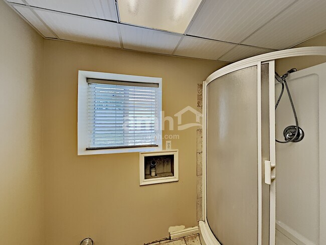 Building Photo - 342 N 75 W