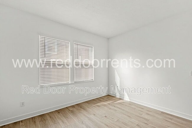 Building Photo - 2224 Boxwood Dr