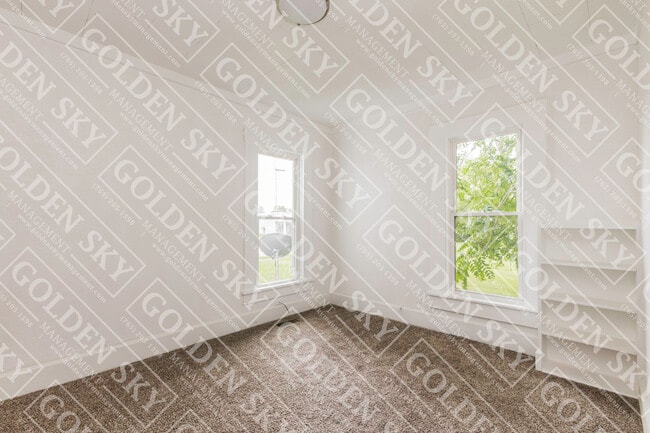 Building Photo - 628 W Memorial Dr