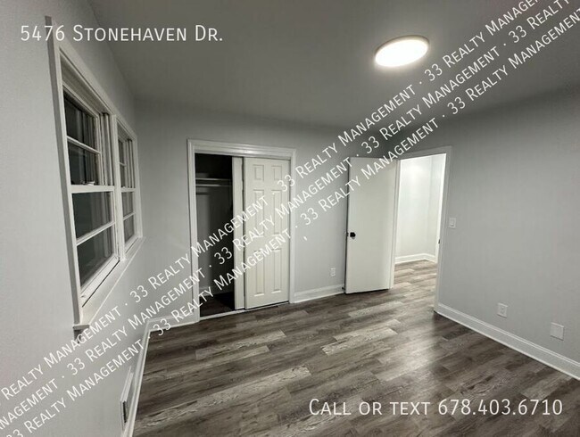 Building Photo - 5476 Stonehaven Dr