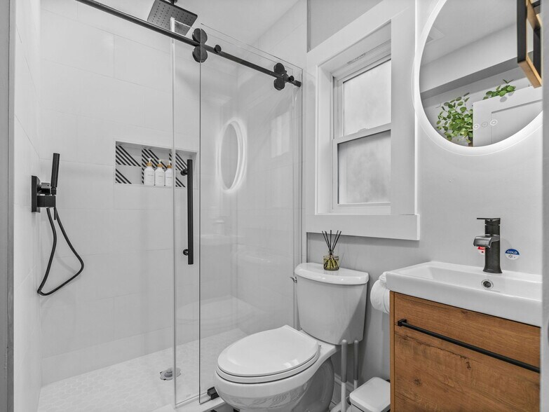 Building Photo - 1212 Broadway