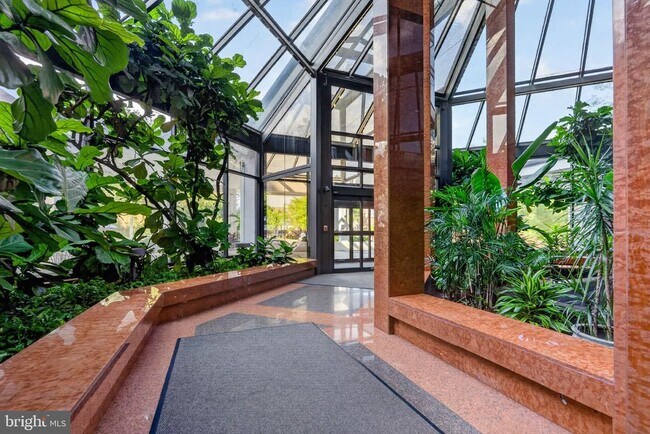 Building Photo - 1530 Key Blvd