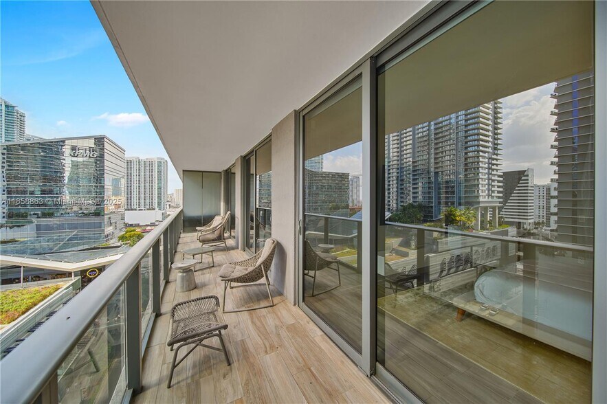 Building Photo - 801 S Miami Ave