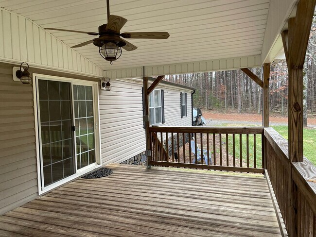Building Photo - Updated Three Bedroom Two Bath Double Wide in Iron Station