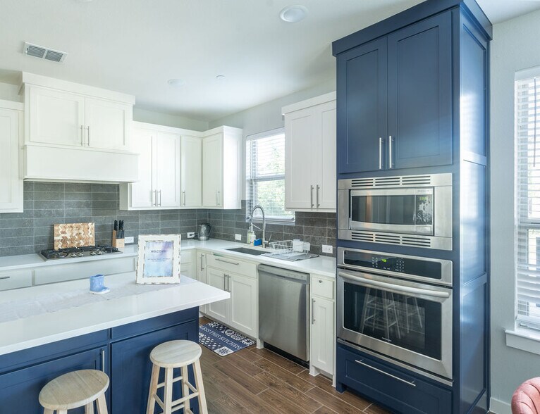 Building Photo - 1401 Alberti Ave