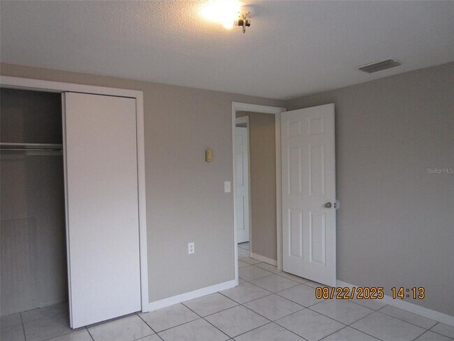 Building Photo - 1155 Royalwood Dr