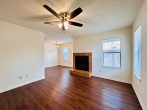 Building Photo - 8904 Schick-
