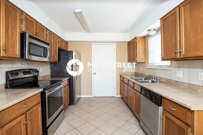 Building Photo - 3 Bedroom Pet-Friendly Home in Oklahoma City, OK with Main Street Renewal