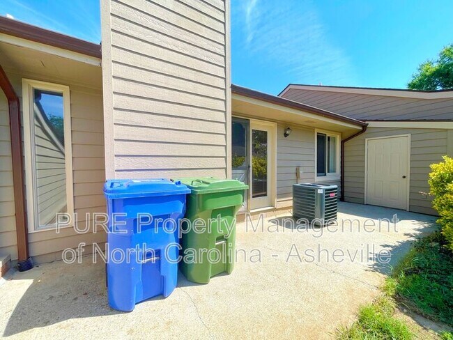 Building Photo - 11 Elderberry Ln