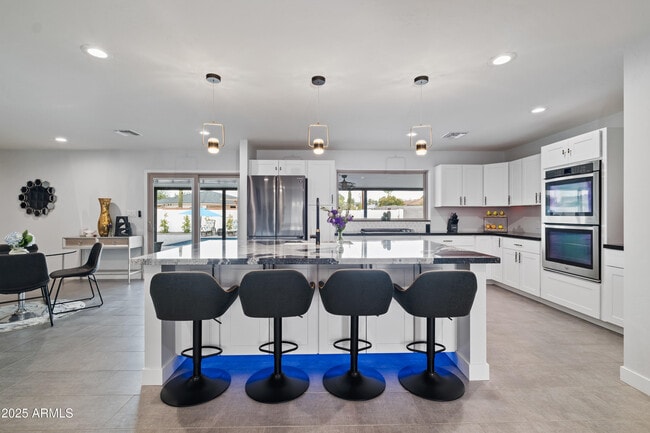 Building Photo - 2546 N 69th Pl