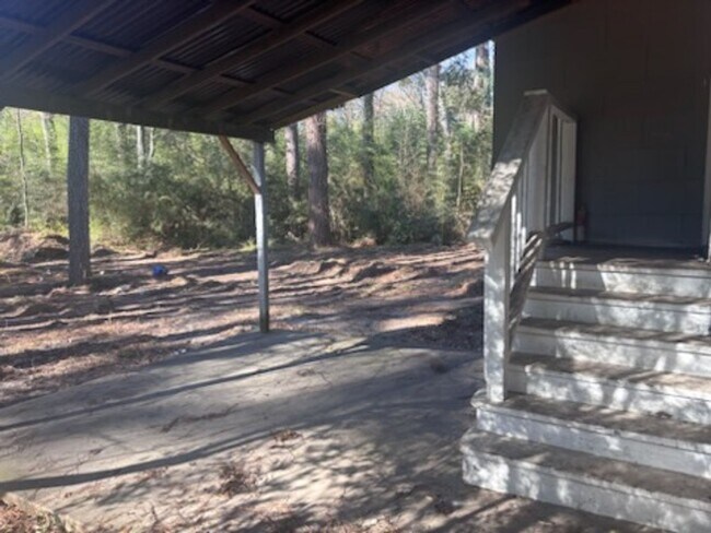 Building Photo - 2121 Oakhurst Dr