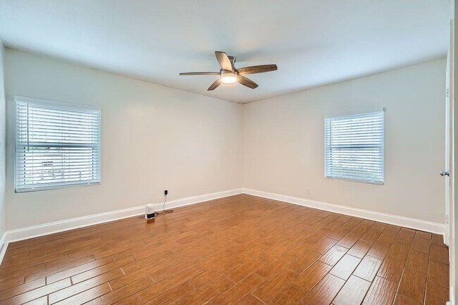 Building Photo - 101 Ardmore Pl NW
