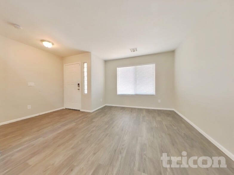 Building Photo - 23634 W Tamarisk Ave