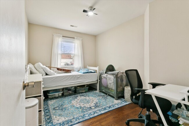 Building Photo - 18 S Greenfield Ave