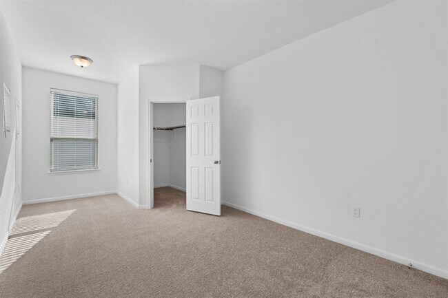 Building Photo - 348 Rend Dr