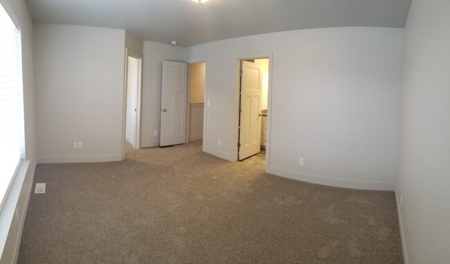 Building Photo - 3 bed, 2.5 bath town home in Idaho Falls/A...