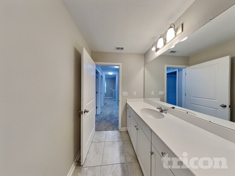 Building Photo - 66 Raphael Ln