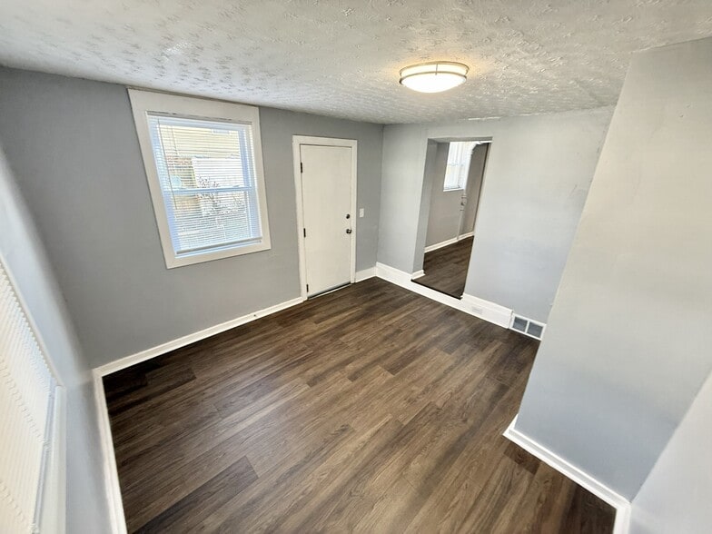 Office - 4206 Urn St