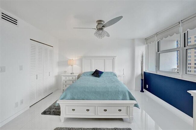 Building Photo - 2030 S Ocean Dr