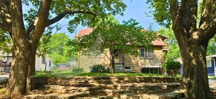 Building Photo - 1612 S Kier St