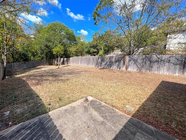 Building Photo - 9900 Hundred Oaks Cir