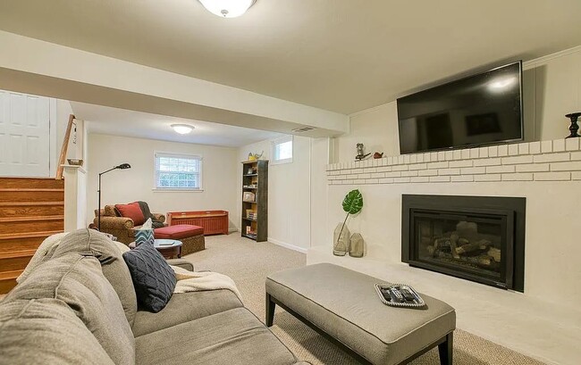 Building Photo - 8719 Badger Dr
