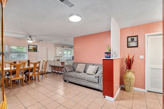Building Photo - Beautiful 4/3 home With Attached Mother In...