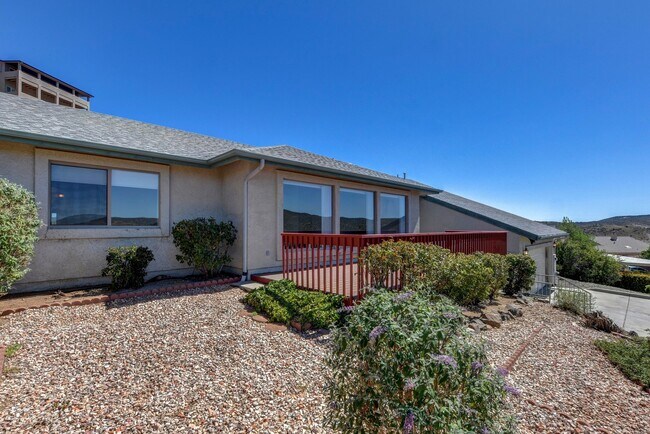 Building Photo - Large 3 bedroom 2 bathroom home in Prescott