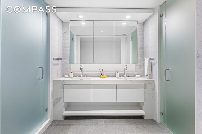 Building Photo - 135 E 38th St