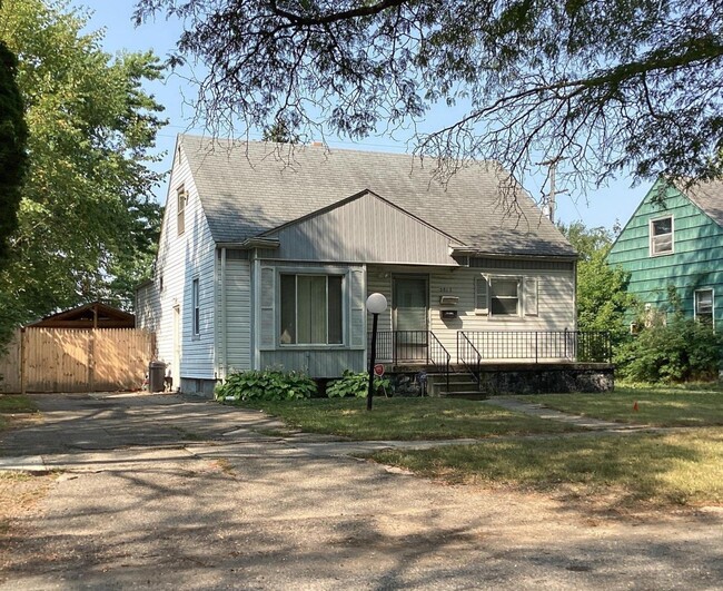 Building Photo - 5813 Edwards Ave