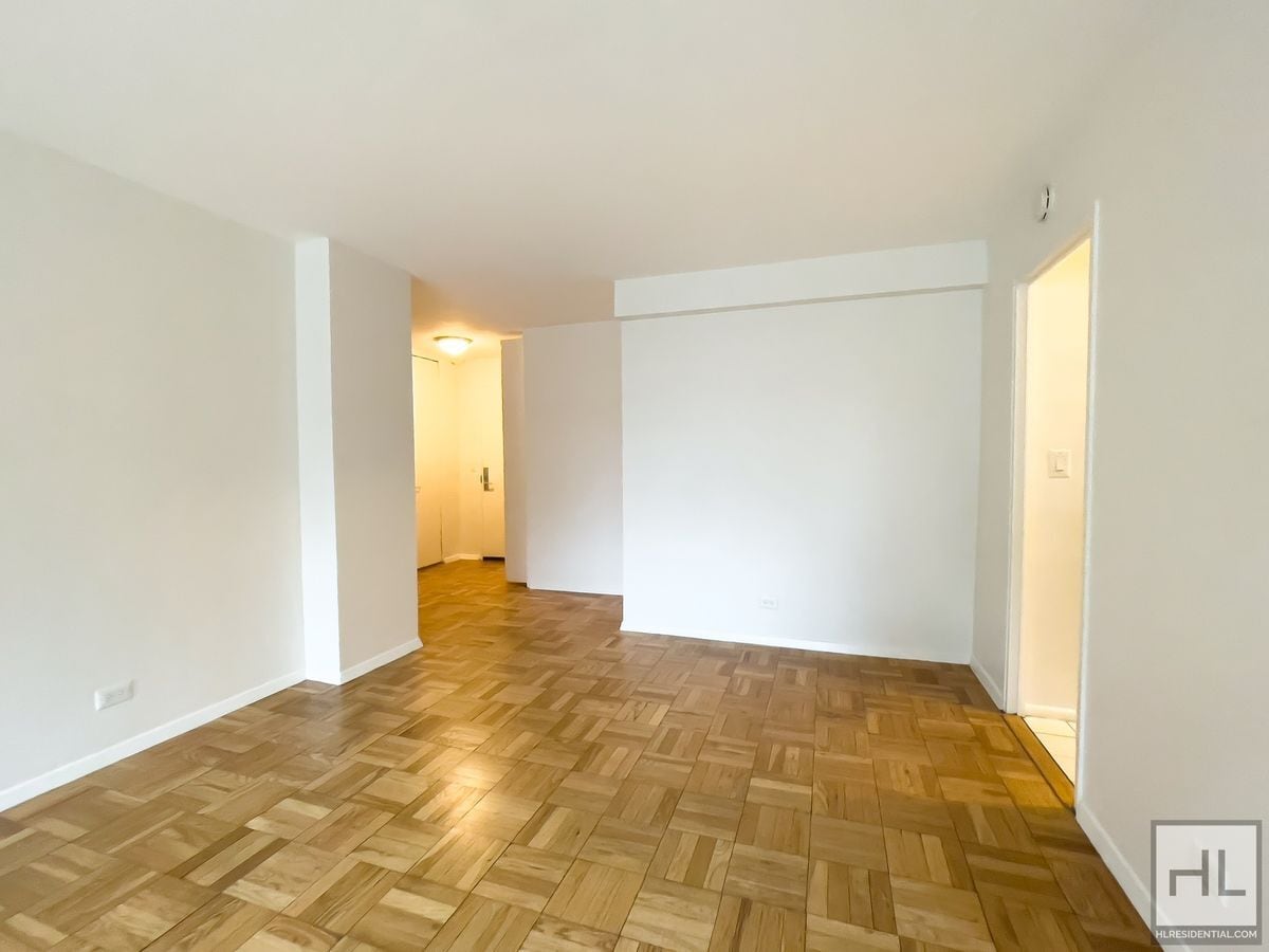 Building Photo - EAST 49 STREET