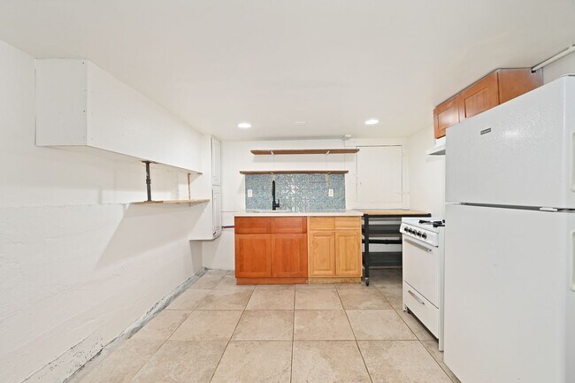 Building Photo - 5516 20th Ave NE