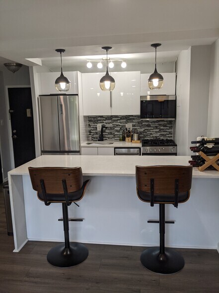 Kitchen - 2500 N Van Dorn St