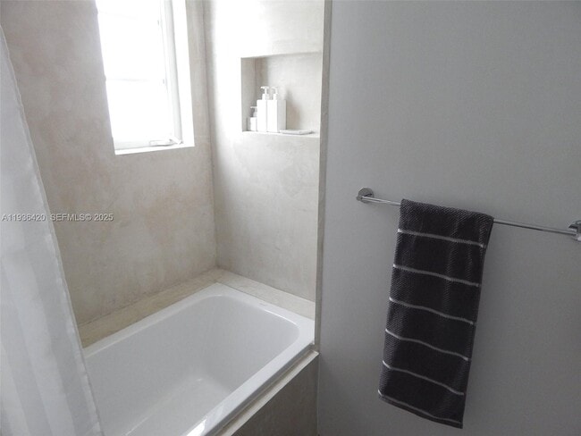 Building Photo - 831 10th St