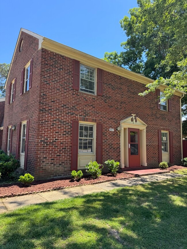 Primary Photo - 401 Advocate Ct