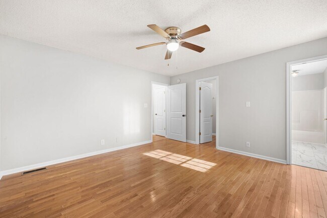 Building Photo - Charming Brick Home with Soaring Ceilings & Updated Finishes!